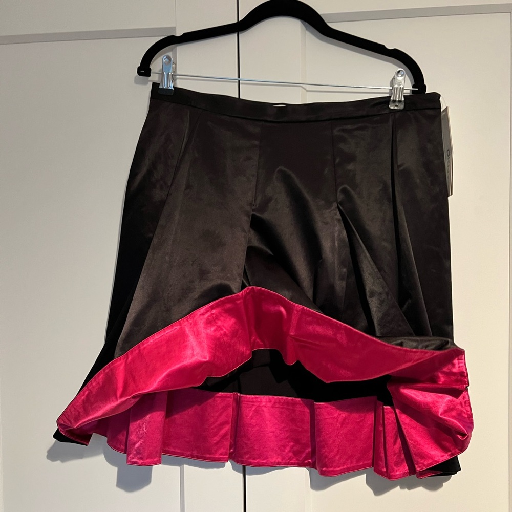 Black satin DKNY pleated short skirt with pink underside BNWT sz 12
